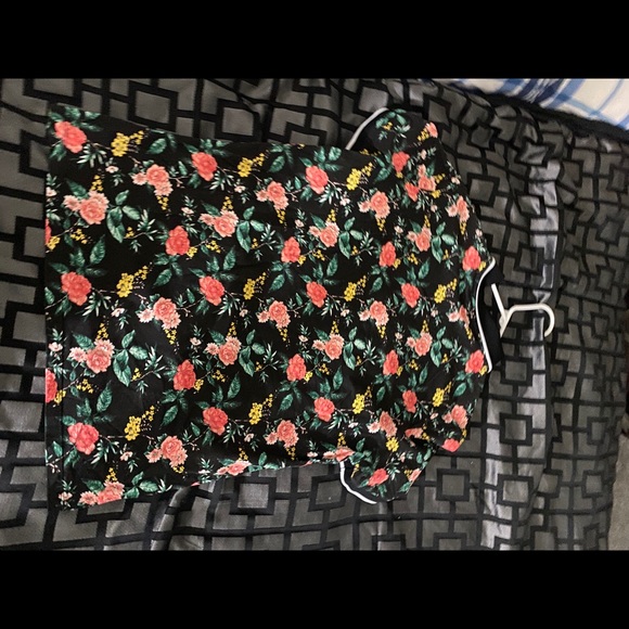 Forever 21 Floral Collared Shirt - Picture 2 of 2
